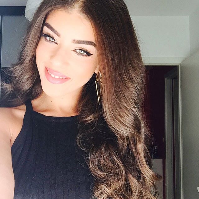 Sandra Fennou taking a selfie