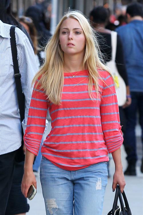 AnnaSophia Robb - out & about in New York City on Sept 12 2012