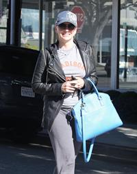 Anna Faris Stops by Salon Benjamin in West Hollywood (November 20, 2012) 