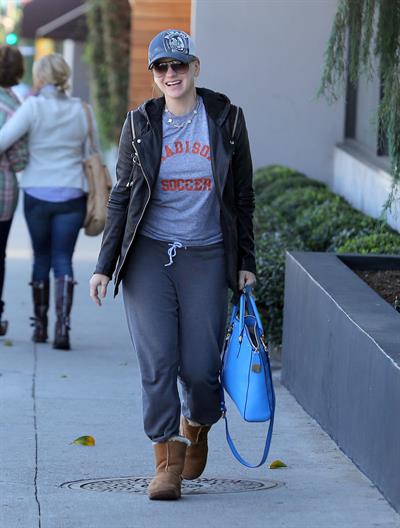 Anna Faris Stops by Salon Benjamin in West Hollywood (November 20, 2012) 