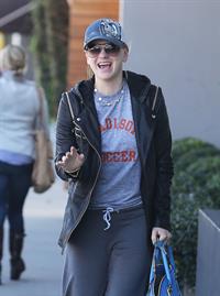 Anna Faris Stops by Salon Benjamin in West Hollywood (November 20, 2012) 
