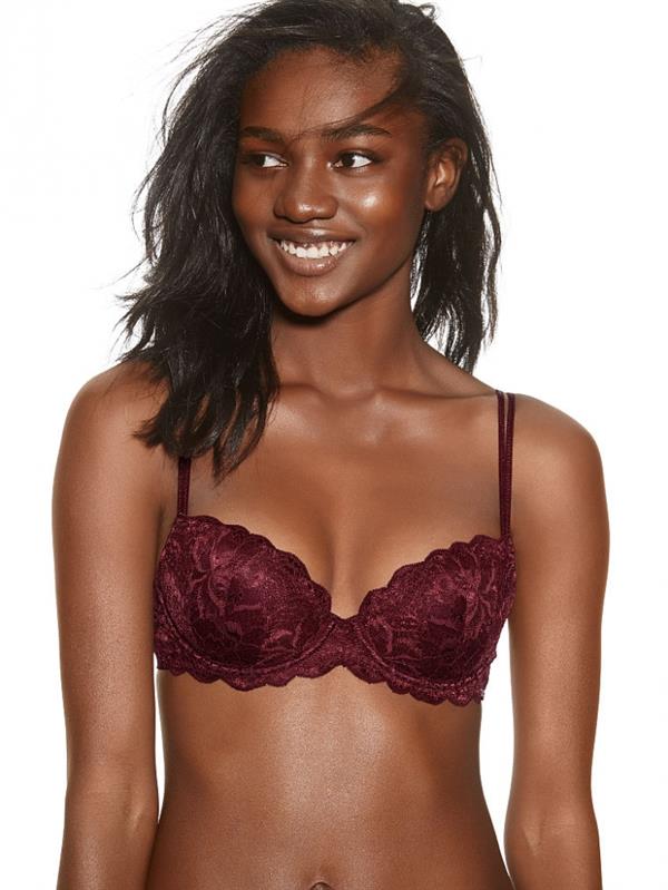 Zuri Tibby in lingerie