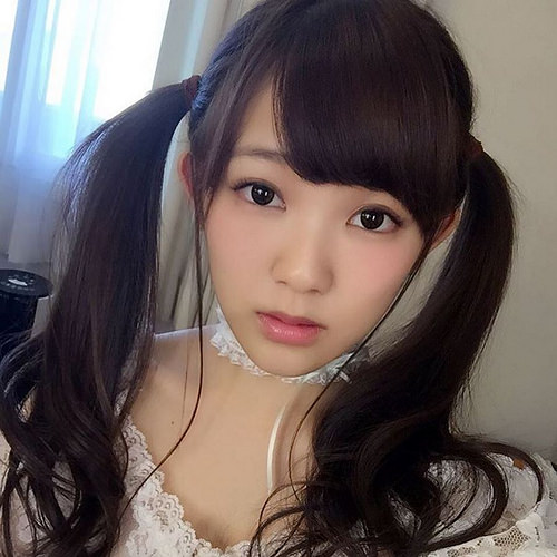 Jun Amaki taking a selfie