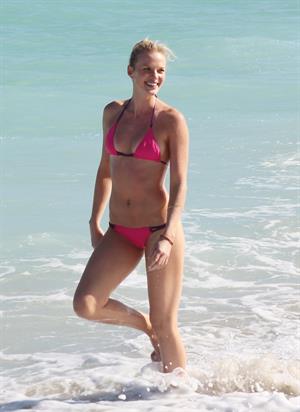 Anne Vyalitsyna bikini candids in Miami 11/23/12 