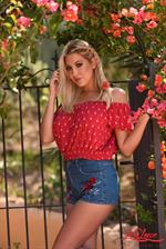 Lexi Lowe out in the shade