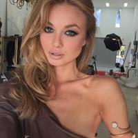 Aleksandra Nikolic taking a selfie