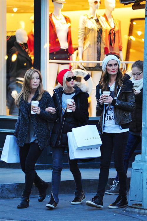 Ashlee Simpson shopping in NYC 1/6/13  
