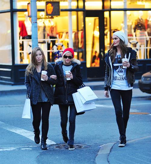 Ashlee Simpson shopping in NYC 1/6/13  