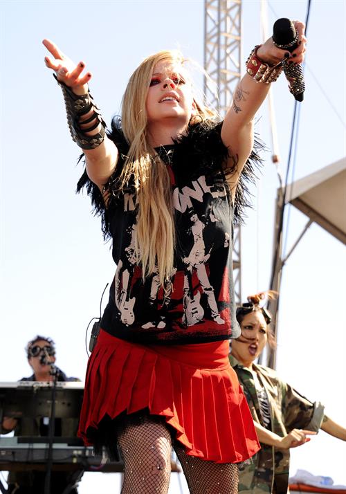 Avril Lavigne – iHeartRadio Music Festival 9/21/13  