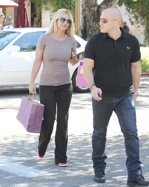 Britney Spears Pictures Britney Spears out shopping in Calabasas 10/23/12