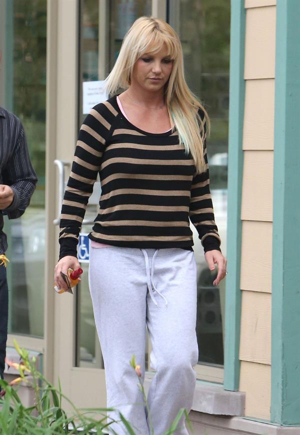 Britney Spears Leaving hair salon with her bodyguard in Beverly Hills (October 20, 2012) 