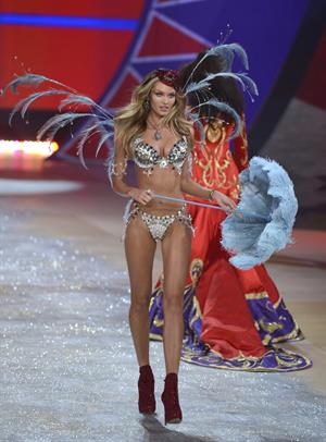 Candice Swanepoel Victoria's Secret fashion show in NY 11/7/12
