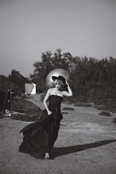 Carey Mulligan - Peter Lindbergh Photoshoot For Vogue 
