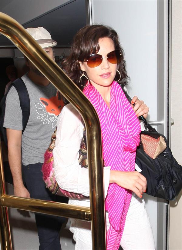 Carla Gugino - Catch a flight out of LAX - August 21, 2012 