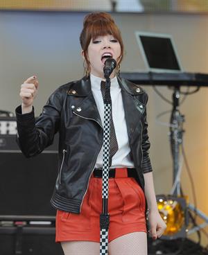 Carly Rae Jepsen - Performs Live as Part of Good Morning America's 2013 Summer Concert in New York City (14.06.2013) 