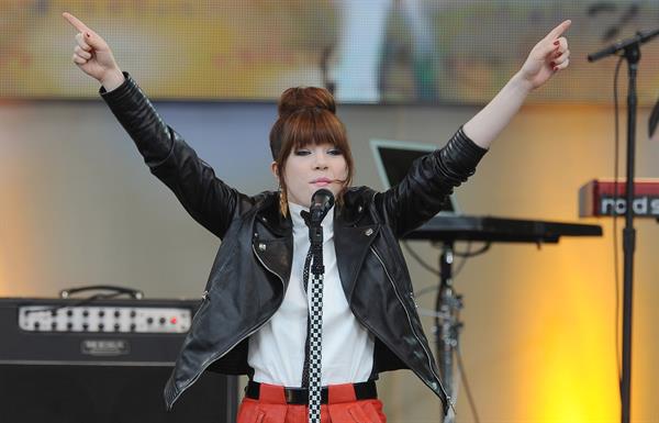 Carly Rae Jepsen - Performs Live as Part of Good Morning America's 2013 Summer Concert in New York City (14.06.2013) 
