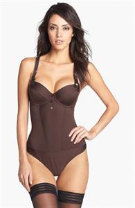 Mayra Suárez in lingerie