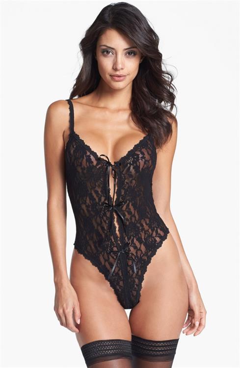 Mayra Suárez in lingerie