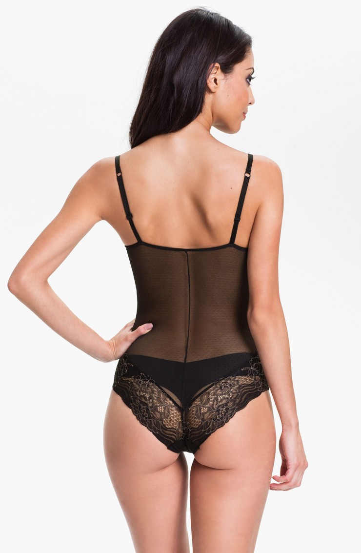 Mayra Suárez in lingerie - ass