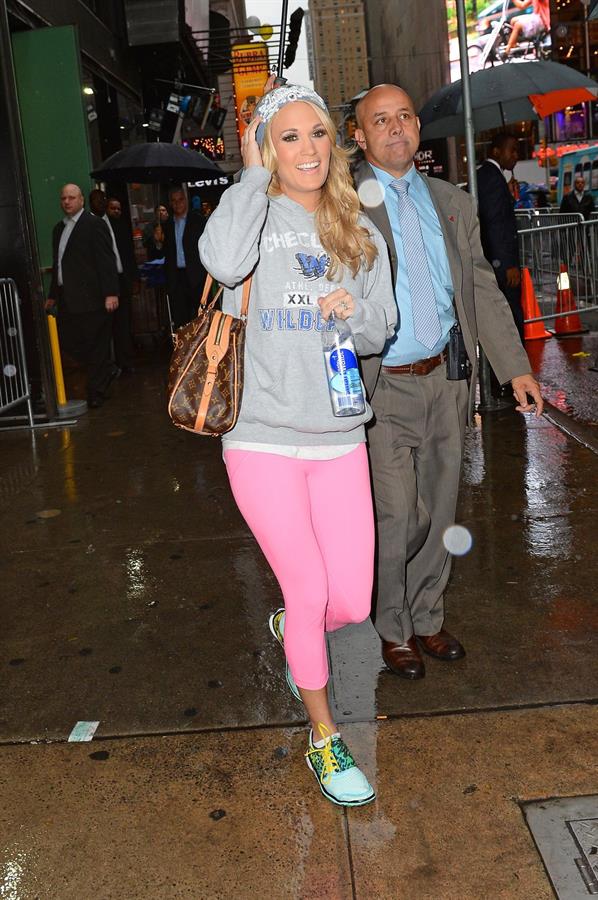 Carrie Underwood “Good Morning America” departure candids in New York, November 1, 2013 