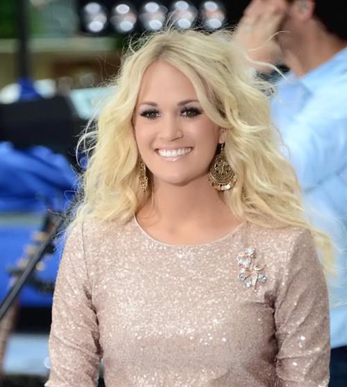 Carrie Underwood - LIVE at NBC's Today show - NYC - August 15, 2012