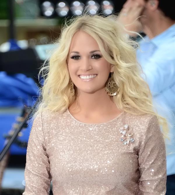 Carrie Underwood - LIVE at NBC's Today show - NYC - August 15, 2012