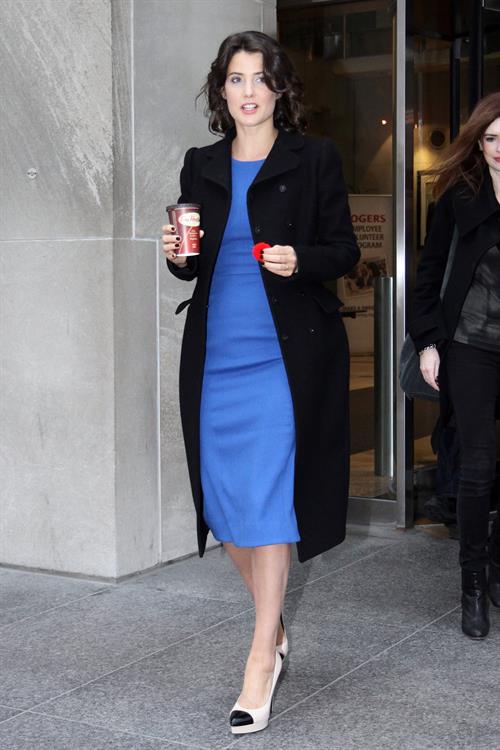 Cobie Smulders “Breakfast Television” studios in Toronto, November 8, 2013 