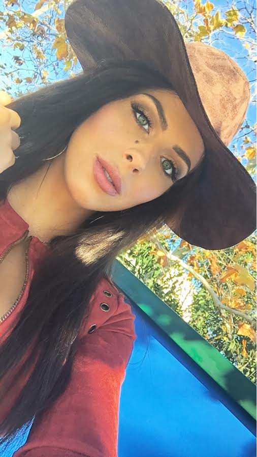 Jillisa Lynn taking a selfie