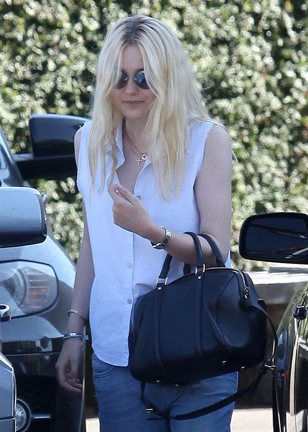 Dakota Fanning leaving Casa Vega in Studio City (24.08.2012)