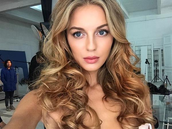 Alena Filinkova taking a selfie