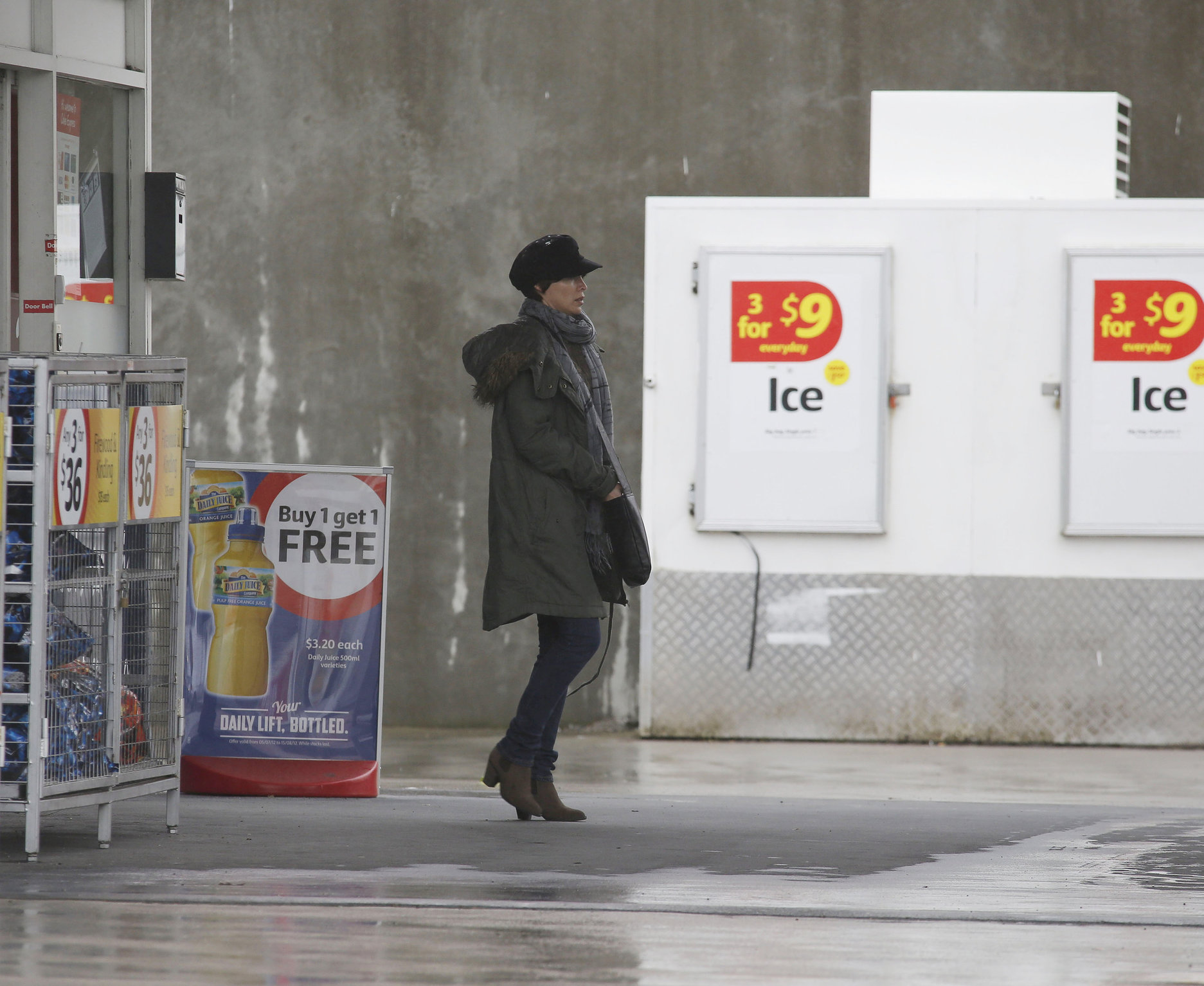 Dannii Minogue - Pictured getting a little wet while filling up on petrol - 09th August 2012
