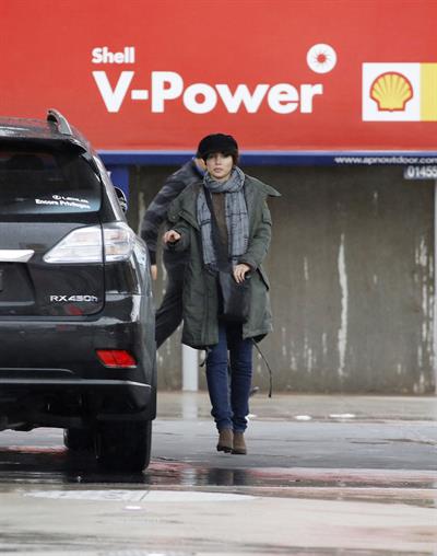 Dannii Minogue - Pictured getting a little wet while filling up on petrol - 09th August 2012