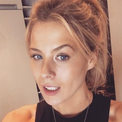 Frankie Gaff taking a selfie