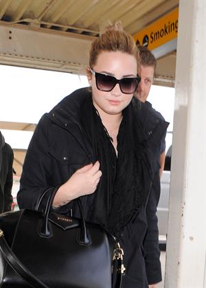 Demi Lovato - Leaves London Heathrow Airport in London (01.06.2013) 