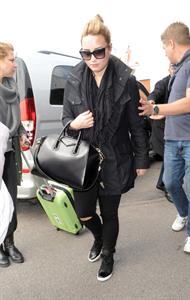 Demi Lovato - Leaves London Heathrow Airport in London (01.06.2013) 