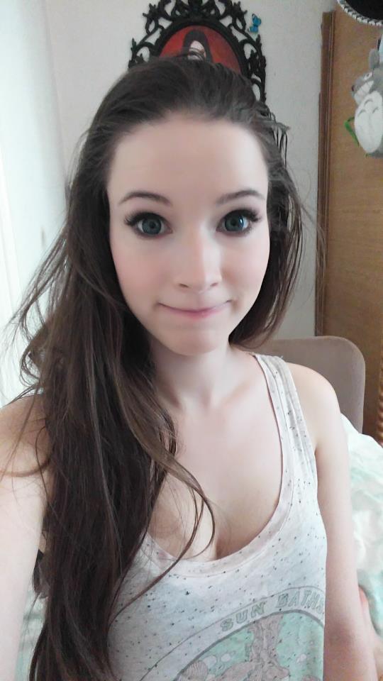 Enji Night taking a selfie