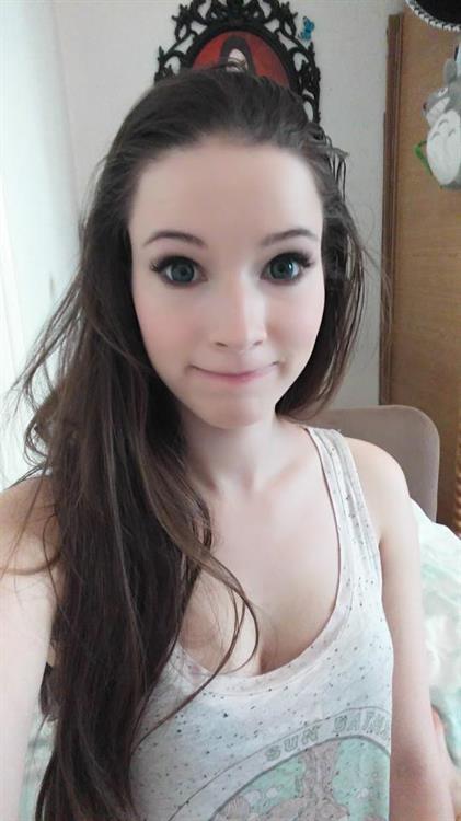 Enji Night taking a selfie