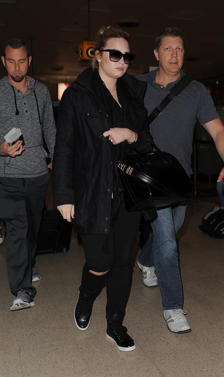 Demi Lovato - Leaves London Heathrow Airport in London (01.06.2013) 