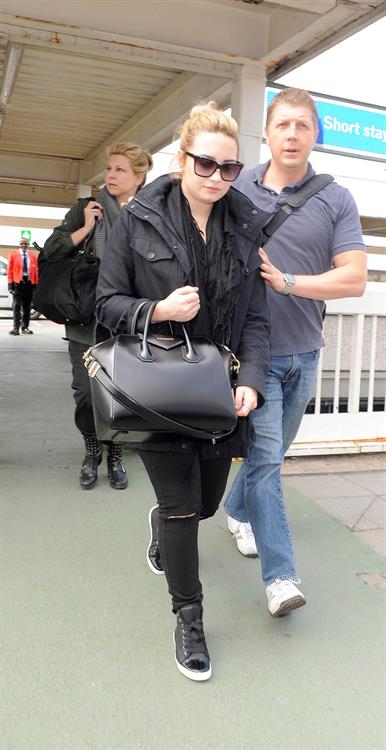 Demi Lovato - Leaves London Heathrow Airport in London (01.06.2013) 