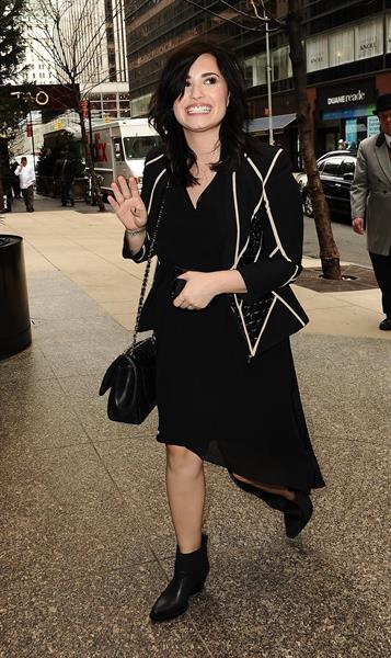 Demi Lovato - Arrives for Live with Kelly in New York City (12.04.2013) 