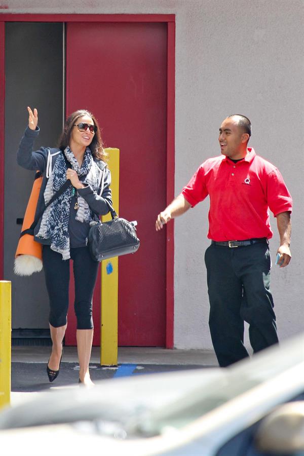 Demi Moore Leaving her pilates class after a workout in Hollywood (May 15, 2013) 