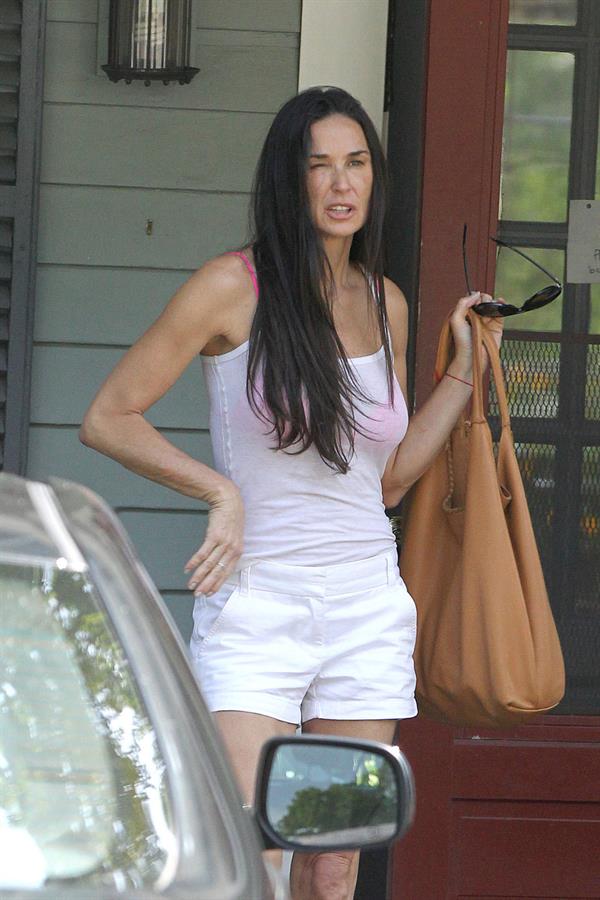 Demi Moore lunch with new BF in New Preston July 19, 2012 