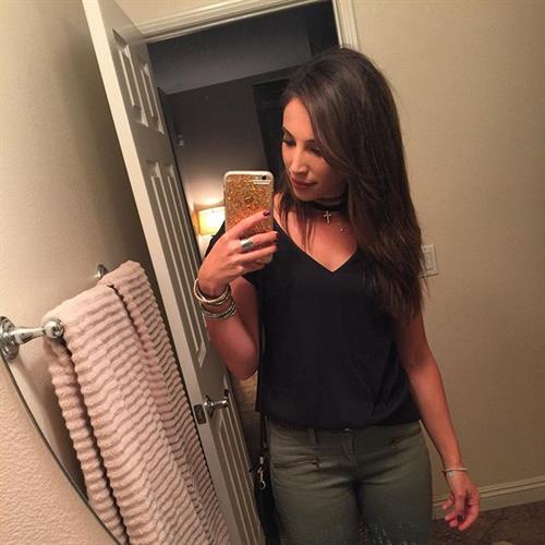 Sierra Dallas taking a selfie