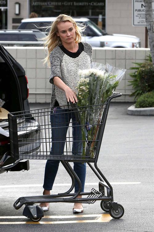 Diane Kruger Step out for a quick trip to a local Gelson's Maker in Hollywood on May 8, 2013