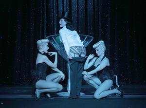 Dita Von Teese Pictures Dita Von Teese Excited for tonight's opening night in Los Angeles (19.06.2013)