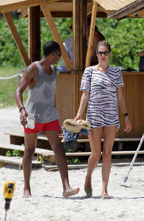 Doutzen Kroes bikini beach pictures in Miami August 16, 2012