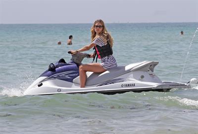 Doutzen Kroes bikini beach pictures in Miami August 16, 2012