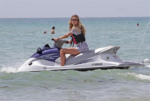 Doutzen Kroes bikini beach pictures in Miami August 16, 2012