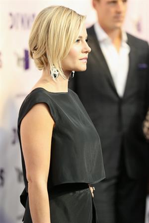Elisha Cuthbert VH1 Divas 2012 in Los Angeles 12/16/12 