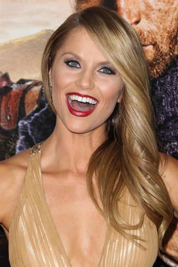 Ellen Hollman ''Spartacus War of the Damned'' Los Angeles Premiere (January 22, 2013) 